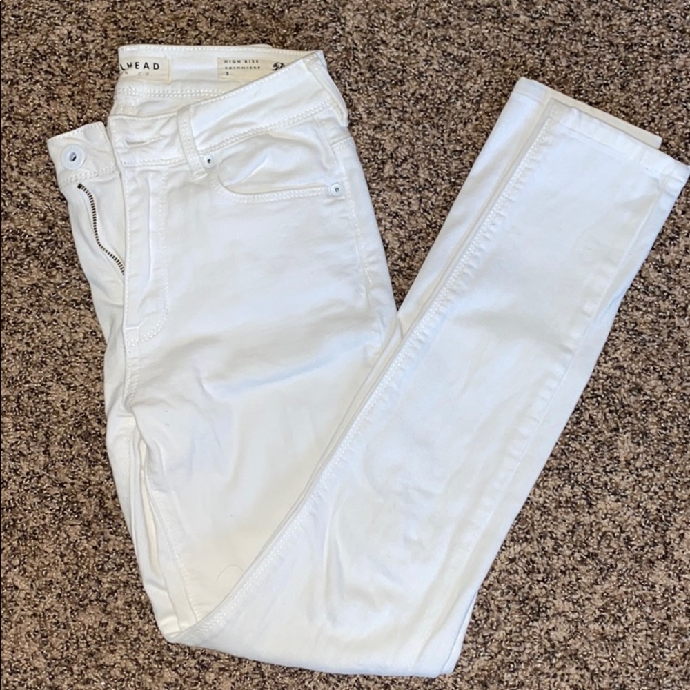 3 for $15 🦋 Bullhead White Jeans